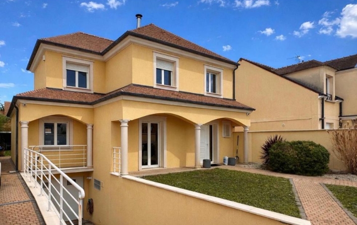 Maison   OZOIR-LA-FERRIERE  149 m2 568 000 € 